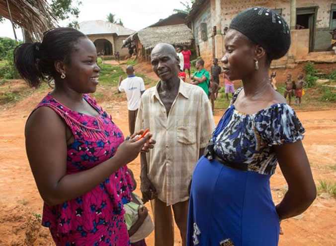 A community volunteer counsels a couple in Akwa Ibom State, Nigeria, on the need to regularly attend antenatal care for prevention to mother-to-child transmission services and to get tested for HIV. Credit: Gwenn Dubourthoumieu