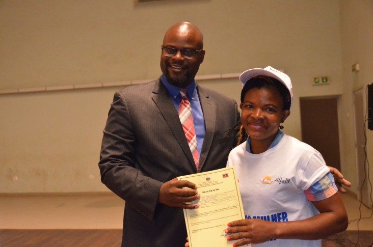 USAID/Angola Mission Director, Jason Fraser, delivers a certificate to a project beneficiary during the graduation ceremony.