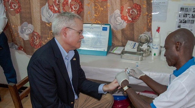 US Embassy Abidjan DCM Andrew Haviland demonstrates the new rapid HIV test available