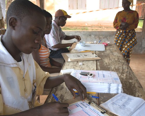 A Liberian voter registers for the 2011 elections with a member of the National Elections Committee. USAID has helped the commit