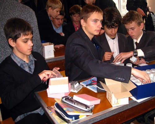 School boys from Ukraine’s Lyceum No.25 in Zhytomyr use new lab equipment in their physics course.
