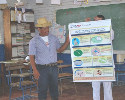 Trinidad Hernández, a health promoter from La Patriota, gives a health talk in the local school.