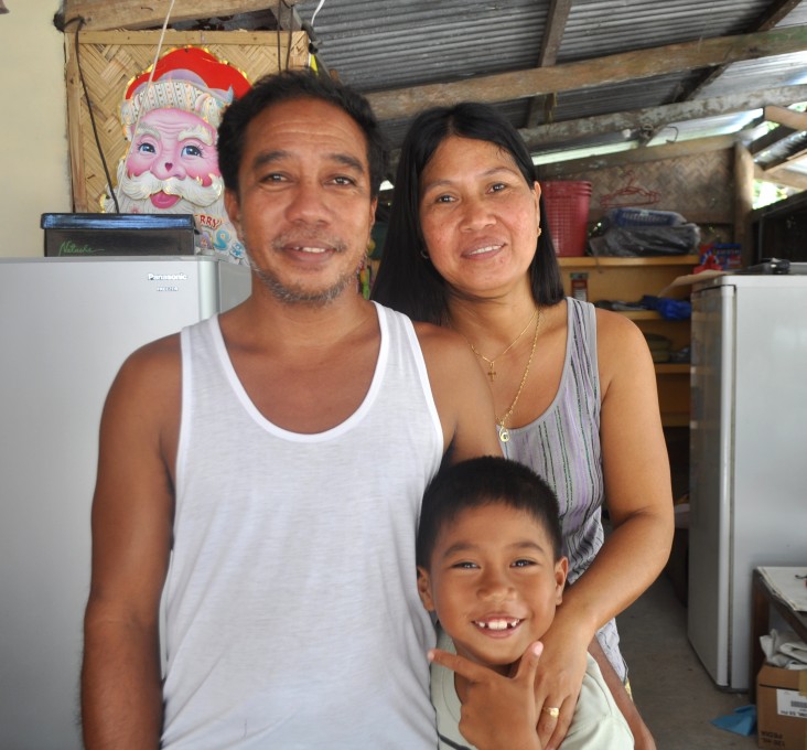 Edgardo Paguntalan and family