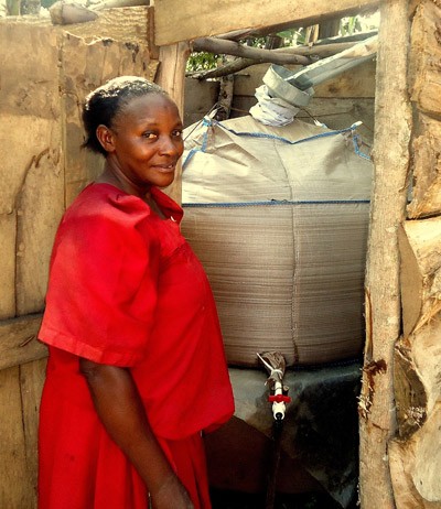 EntrepriseWorks is introducing bob®, a portable rainwater storage bag, in Uganda.