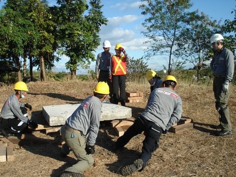 First responders in the Philippines practice rescue operations as part of a USAID-funded DRR training program.