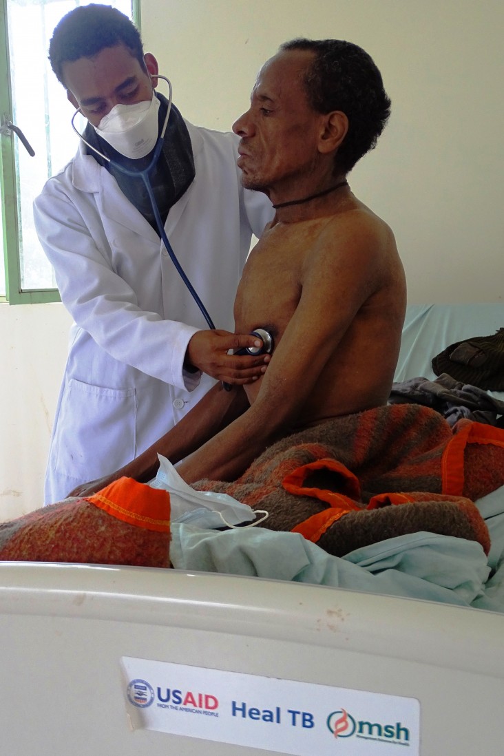 A HEAL TB-trained clinician at the Debre Markos Referral Hospital in Amhara Region checks the condition of a MDR-TB patient.