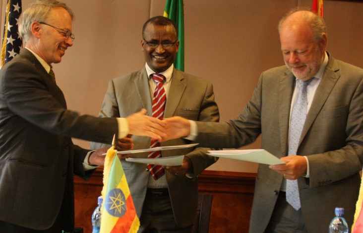 (left to right) USAID Ethiopia Mission Director Dennis Weller, State Minister of Agriculture Dr. Gebreegziabher Gebreyohannes, a