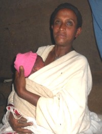 Alemitu Kelkaye holds her newborn baby at home in the KMC position.