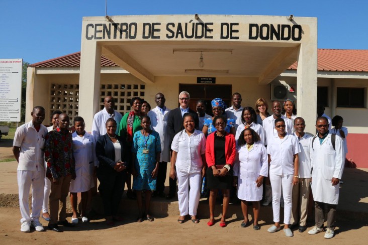 U.S. Ambassador to Mozambique, Mr. Dean Pittman visits health clinic at Dondo.
