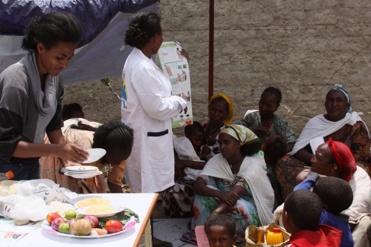 At a Productive Safety Net Program food distribution site in Tigray, food recipients receive nutrition training.