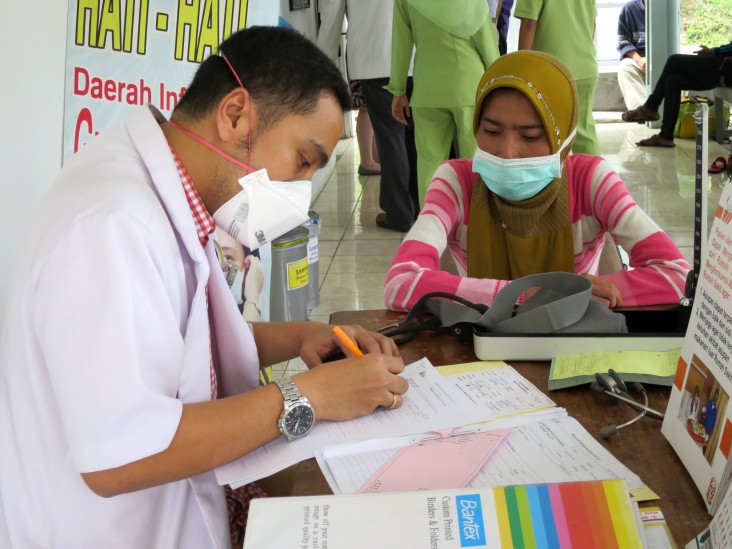 A patient receives a checkup in a multidrug-resistant TB clinic established with USAID support in Semarang, Central Java.