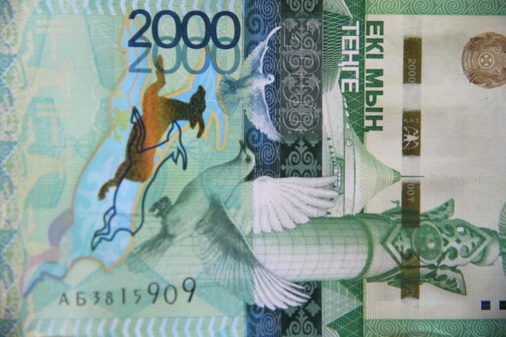 2000 Kazakh tenge