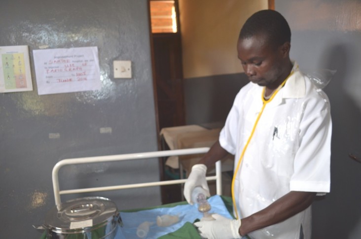 Geofrey Dzuwa demonstrates resuscitation of newborns