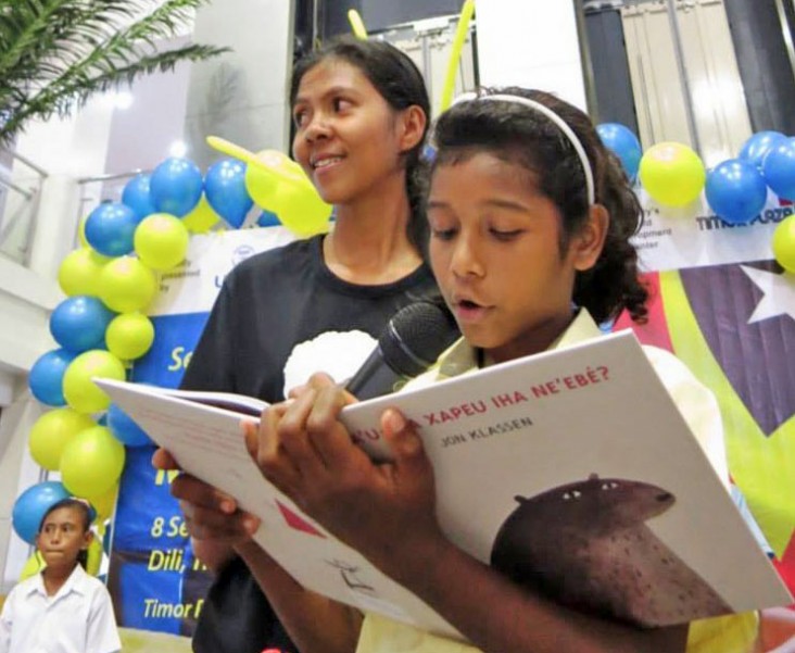 USAID/Timor-Leste's All Children Reading project improves teaching skill to help students read.