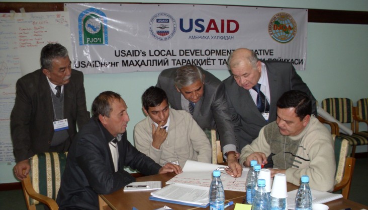 A USAID local development initiative brought together local government officials and civil society groups to learn about designi