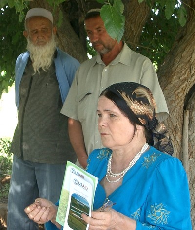 Rural Women Legal Aid Center Director Mukarrama Egamnazarova provides training on land-use rights to Khatlon, Tajikistan, farmer