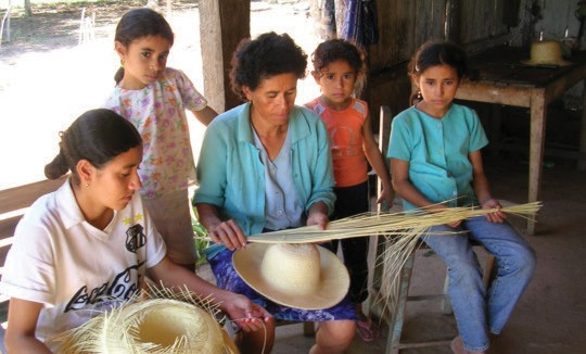 A women’s artisan committee in Horqueta, Paraguay, receives specialized training. The USAID-supported Poverty Stoplight program 