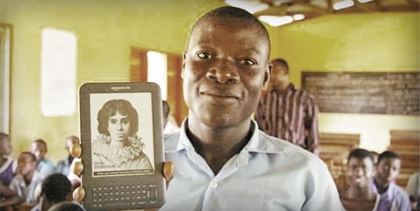 Students in rural Africa download eBooks. Photo Credit: Mobiles for Education