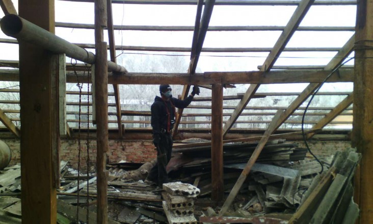 Roof renovation is one aspect of the physical rehabilitation of buildings that USAID is supporting in helping to develop hub schools in Ukraine.