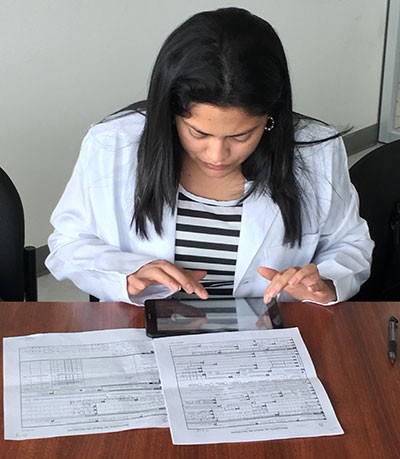 A health worker in Tegucigalpa inputs data from one of the new HIV consolidated clinical forms into the UGI’s digital information platform.