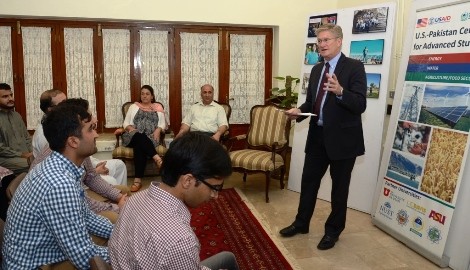 U.S. Consul General Welcomes Home Pakistani Students from Semester in America