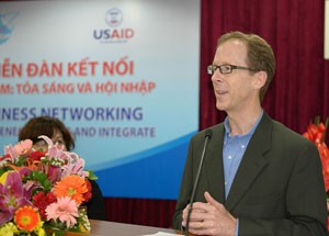 USAID Vietnam Mission Director, Joakim Parker, speaks at the seminar for female entrepreneurs.