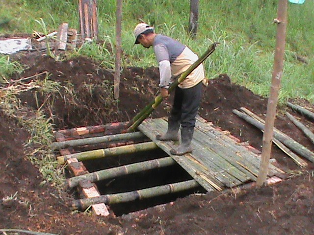 A worker constructs an infiltration pond in Mojokerto District. 