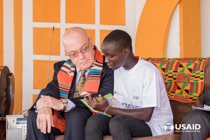 Amb Jackson reads with a child