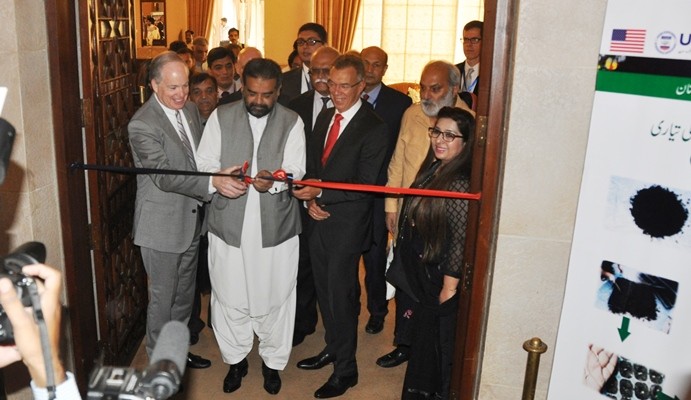 USAID Mission Director John Groarke, Federal Minister Sikander Hayat Bosan, and CIMMYT Director General Dr. Martin Kropff