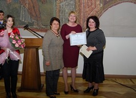 USAID/Armenia Mission Director Karen Hilliard presented certificates to two women awardees on behalf of the USAID/PRP program.