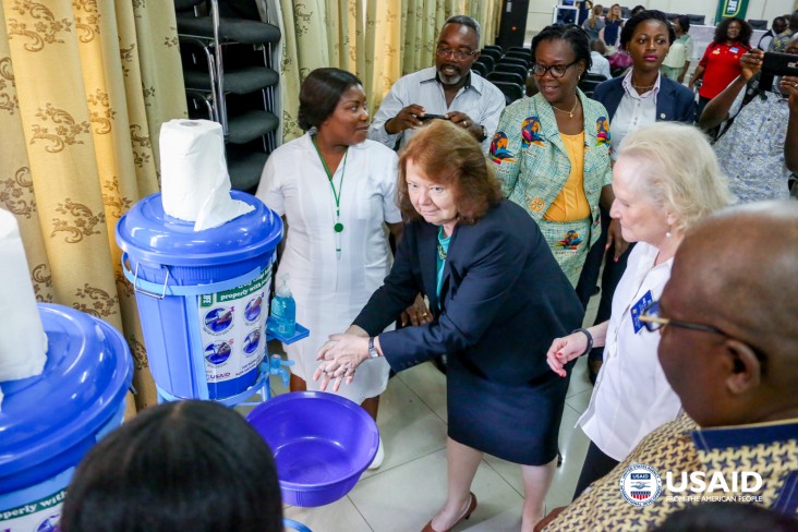 Melinda Tabler-Stone, Chargee d'Affairs of the US Embassy in Accra using a Veronica bucket to wash her hands at the launch event