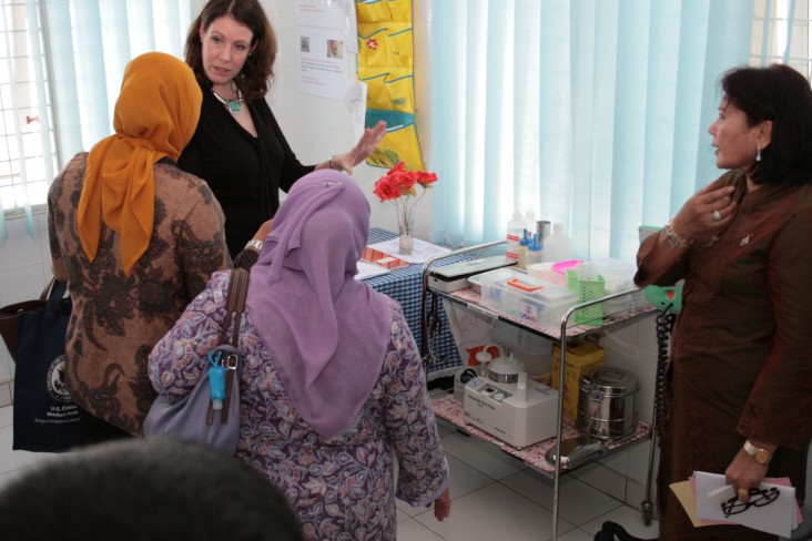 U.S. Consul for Sumatra Visits Community Health Center