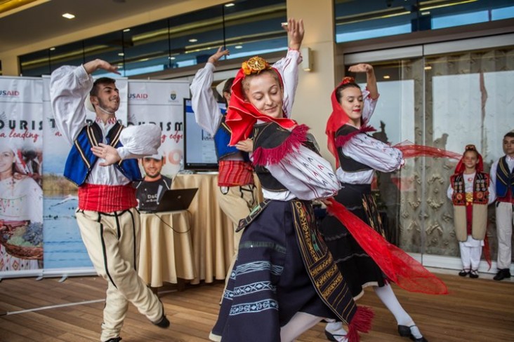 Albanian traditional dancers