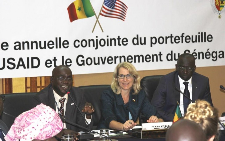  Les officiels américain et senegalais lors de la revue annuelle des programmes de l'USAID