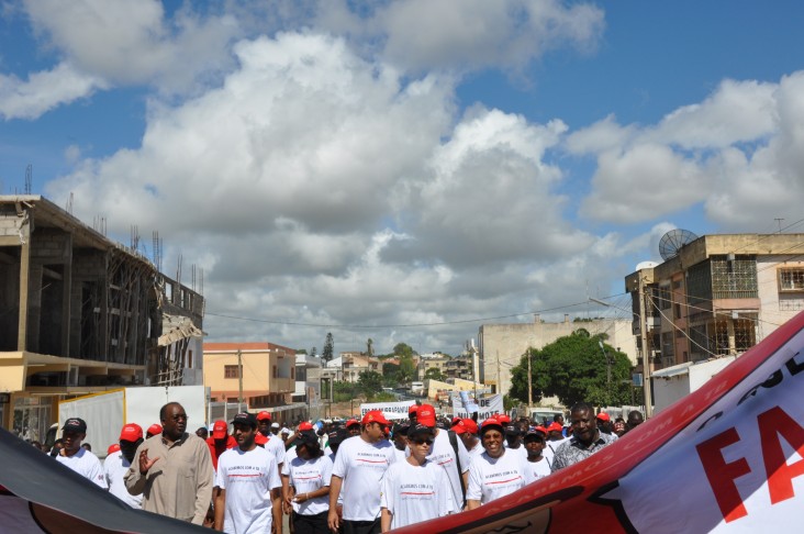 On World Tuberculosis Day various people joined the Nampula (Mozambique) Hospital staff on a joyful march. 