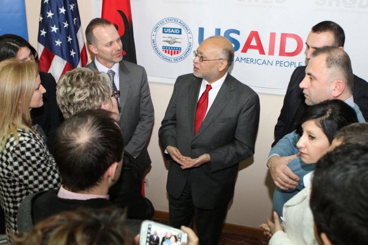 U.S. Ambassador Alexander Arvizu meets with journalists