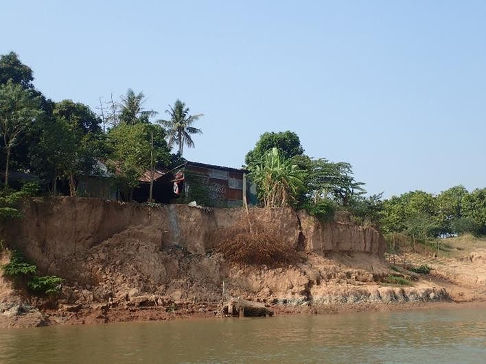 Cambodia officials join USAID and the U.S. Department of the Interior to examine causes of bank erosion.