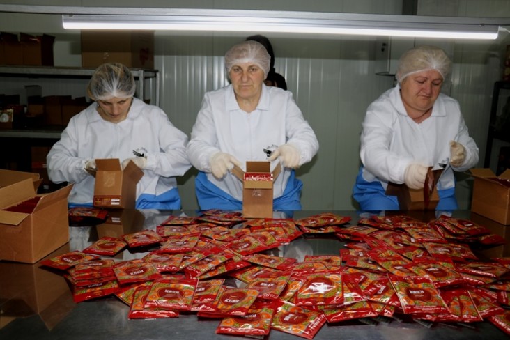 Packaging of seasonings at USAID supported Fruit and Herb Processing Plant 