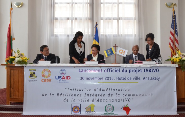 US Ambassador Yamate attended the signing of partnership agreement between CARE and the urban Commune of Antananarivo