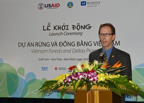 Giám đốc USAID Việt Nam Joakim Parker phát biểu khai mạc lễ khởi động dự án.