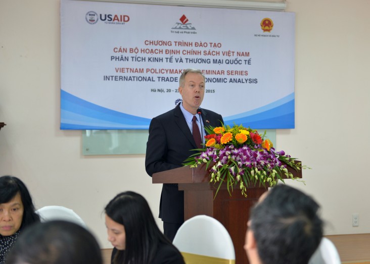 U.S. Ambassador Ted Osius speaks at the Inaugural Vietnam Policymakers Seminar  on International Trade and Economic Analysis.