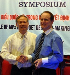 Dr. Dinh Xuan Thao, President of the National Assembly ILS, and USAID Director Francis Donovan. 