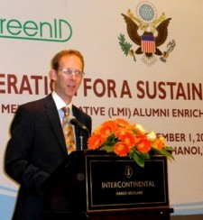 USAID Mission Director Joakim Parker addresses the LMI alumni in Hanoi.