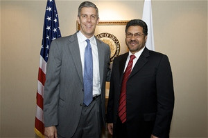 Minister of Education Ghulam Farooq Wardak (right) meets with Secretary of Education Arne Duncan.