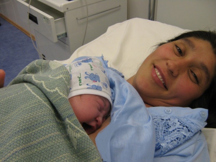 A patient at Turkmenistan’s Ene Myakhri Maternity Hospital after her successful and comfortable birth.