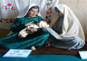 A community health worker provides basic information on newborn care to Miriam from Bamyan Province.