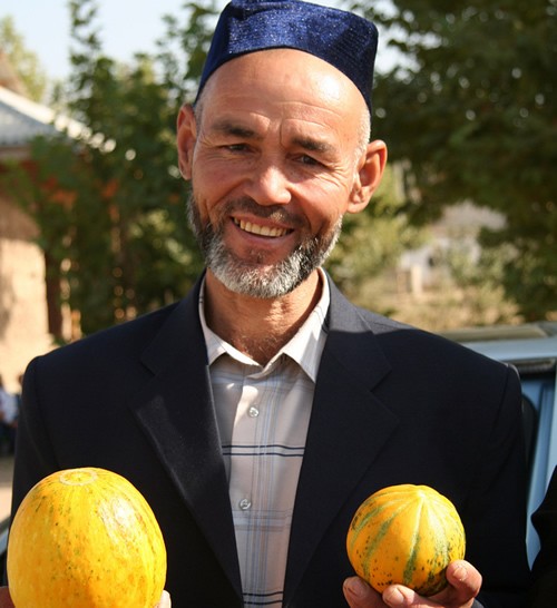 Image of Makhadali Khuramov displaying his fruit.