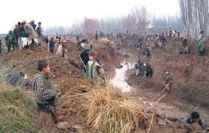 Local farmers from Kunduz working to de-silt the Char Dara irrigation system in Northeast Afghanistan.