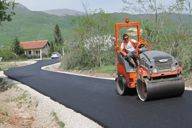 New Roads Connect Communities in Kosovo