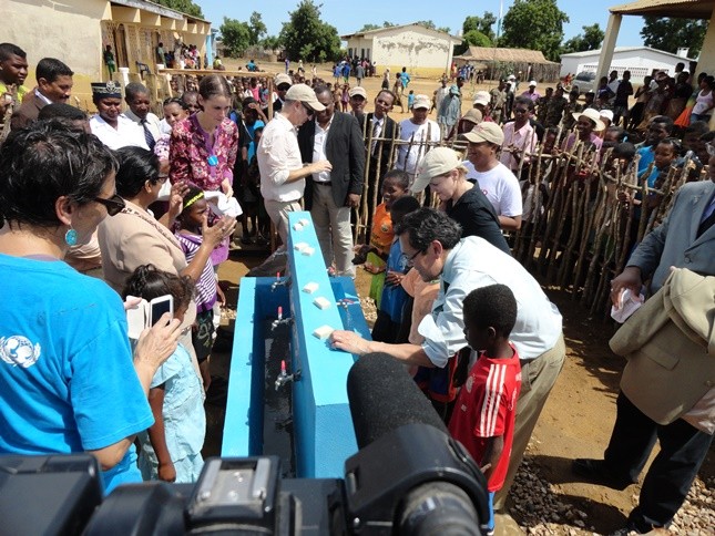 US Ambassador Robert Yamate and USAID Mission Director Susan Riley inaugurate the new water supply system in Milenaky